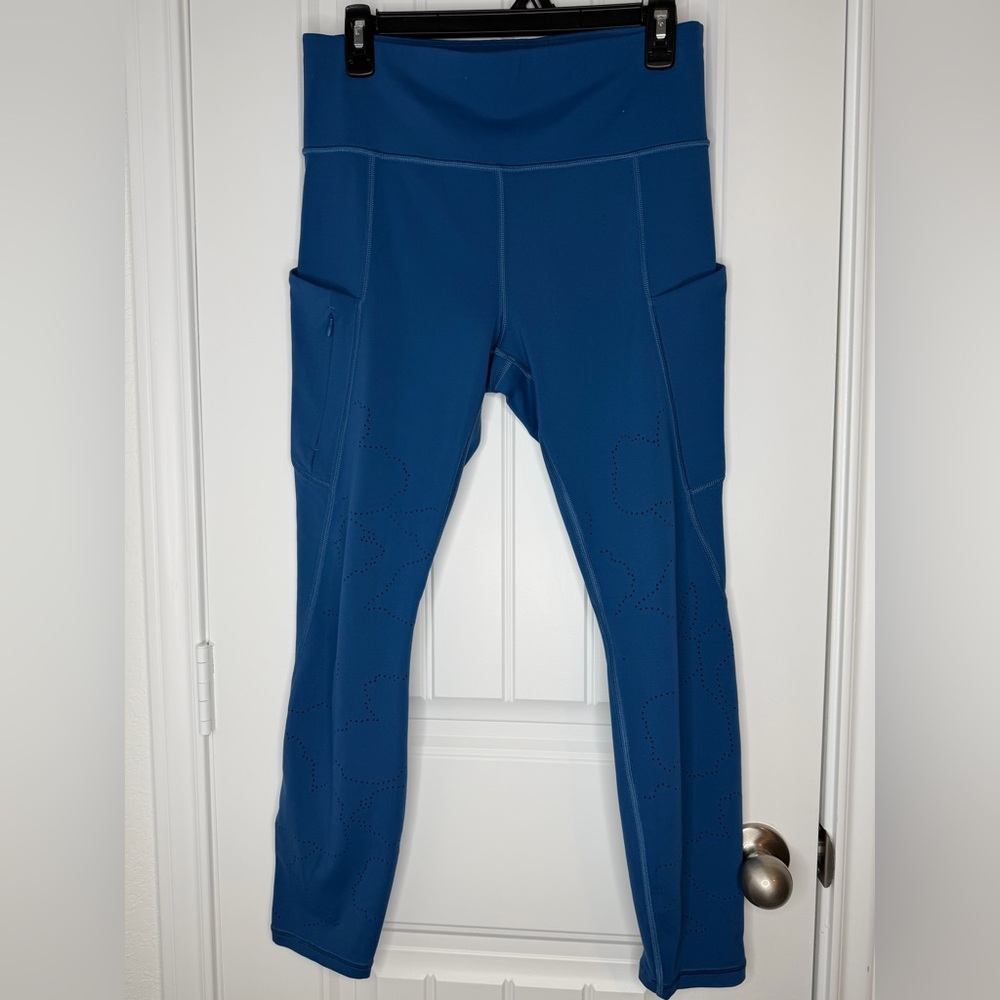 Athleta All in Reaction Laser Cut high rise Pocket Leggings Blue M #353547